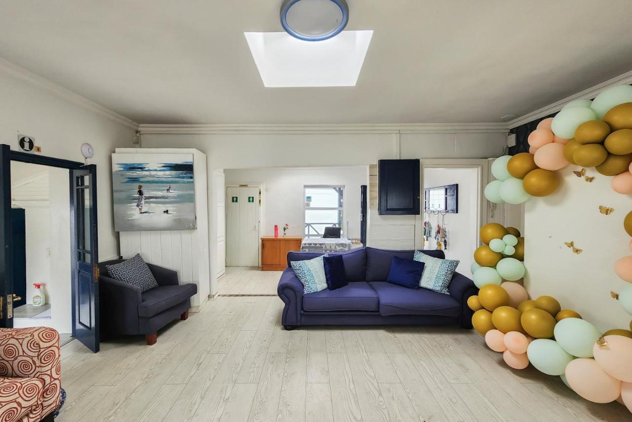 Blue'S Guest House - East London Bonza Bay 外观 照片