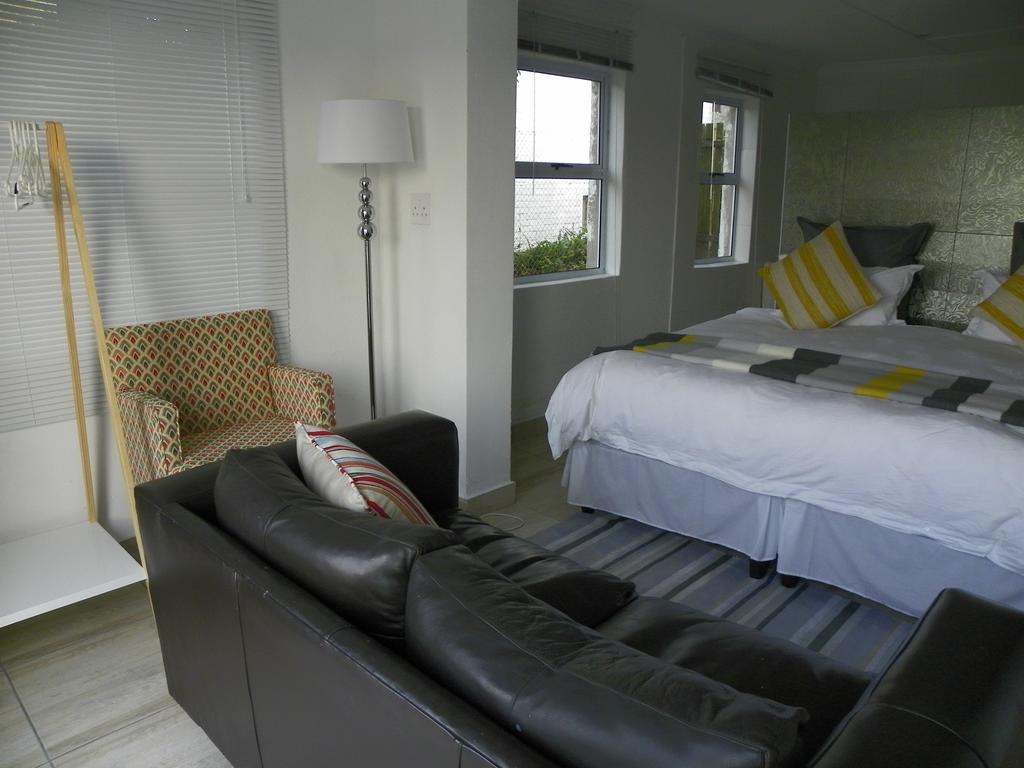 Blue'S Guest House - East London Bonza Bay 外观 照片