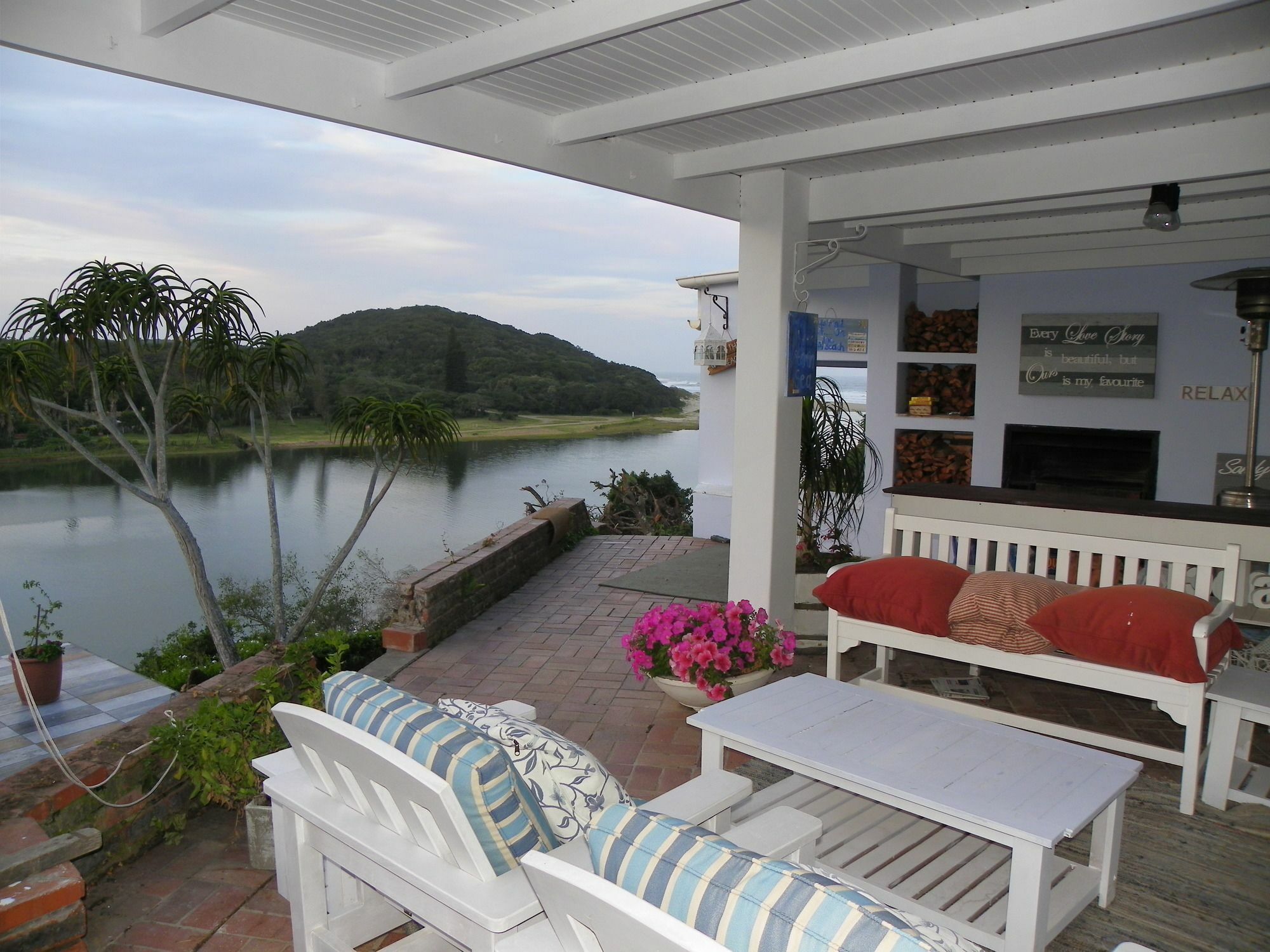Blue'S Guest House - East London Bonza Bay 外观 照片